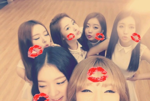 fydalshabet: [130614] Serri’s Twitter Update“키스데이라구용?? 꺄아… 그렇다면 달샤벳의 뽀뽀를 받아랏-3-&h