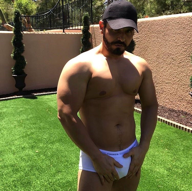 seafun5:  Love when men wear classic styles of briefs