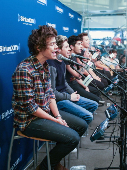 1dupdateschile:  The Boys visit SiriusXM’s ‘Artist Confidential’ Series at