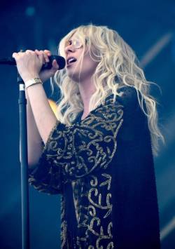 Momsen-News:  Taylor Momsen Of The Pretty Reckless Performing At Iheartradio