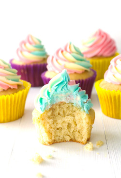 do-not-touch-my-food:  Cotton Candy Cupcakes