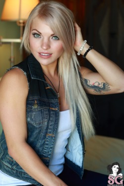 musicgamesandgirls:  Kristinkush - Denim Dreams