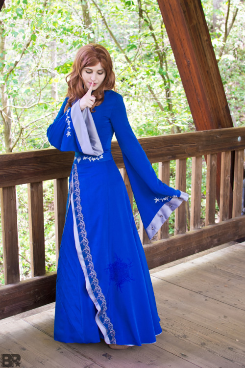 This is my Shallan costume from Brandon Sanderson’s Stormlight Archive series. It was fun designing 