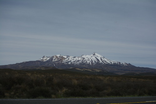 photographybywiebke:Leaving the Central North Island behind: Mt Ngaruhoe and Mt Ruapehu, New Zealand