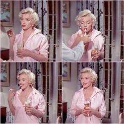 oldhollywoodmylove:  Marilyn Monroe The