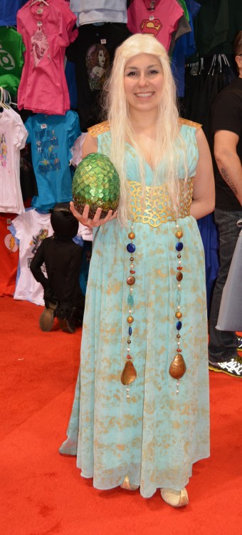 C2E2 Sunday, April 26th, 2015Daenerys Targaryen from Game of Thrones cosplay! She’s so cute! L