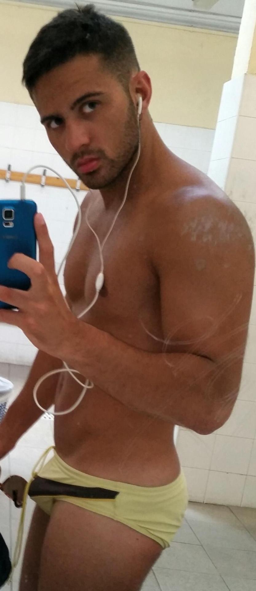 colungafrank:  Robbie Rojo    twitter pics