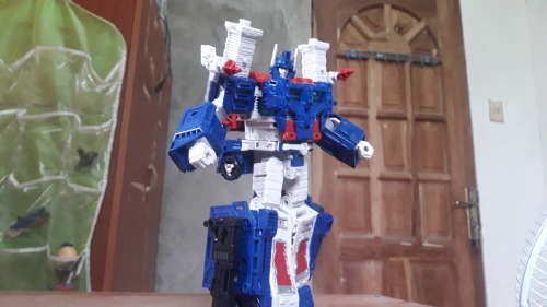 I got BPF KO Ultra Magnus from Transformers Siege: WFC Trilogy!Also this photo of Ultra Magnus misse