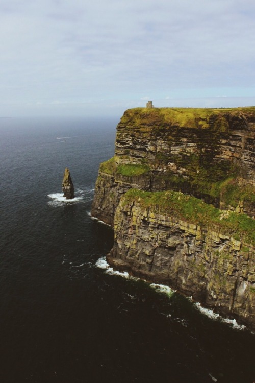 Cliffs of Moher || Ireland || Instagram: emmaneagu