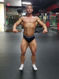 cwright-1:  Little bit of posing practice tonight at just over 5 weeks out. 194 lbs.