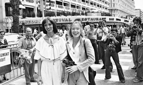 Shelly Duvall and Sissy Spacek at premiere of 3 Women, directed by Robert Altman.