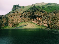 peaceful-moon:  danielodowd:  http://helenasaevars.vsco.co/  that beach looks like an avocado   Yes