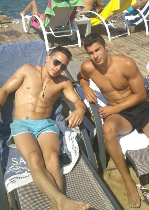 menjunkie:  mortalgodz:  Greek gymnasts Lefteris Petounias and Nikos Iliopoulos.  follow me:www.menjunkie.tumblr.com 