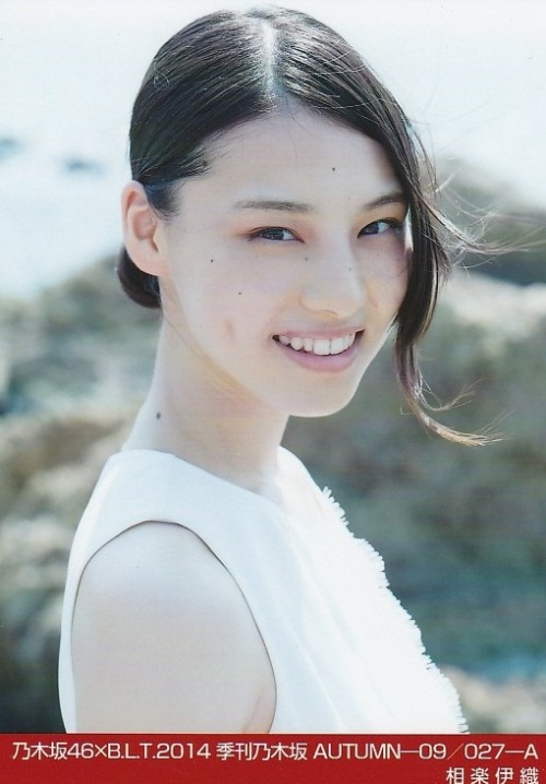 nogibaby:  乃木坂46  相楽伊織  伊藤万理華 Itou Marika, Sagara Iori - Nogizaka46 Quaterly PB photocards