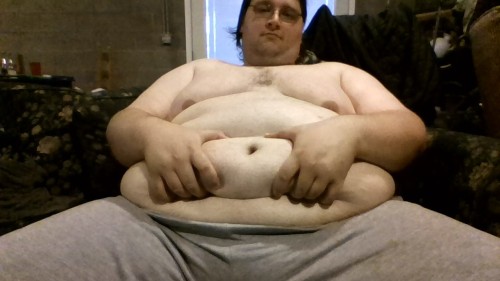 Fresh out of the shower, my belly felt so nice I had to give it some attention.  Pity you guys can’t feel it. 