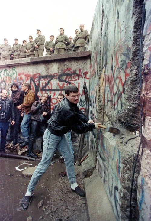 nevver:Break on through, 25th anniversary of the fall of the Berlin Wall