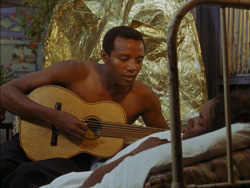 vintagewoc:  Marpessa Dawn with Breno Mello in Black Orpheus (1959)