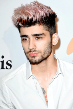 fuckyeahzarry:  Zayn attends the 2016 Pre-GRAMMY Gala and Salute to Industry Icons honoring Irving Azoff in Beverly Hills, California. 