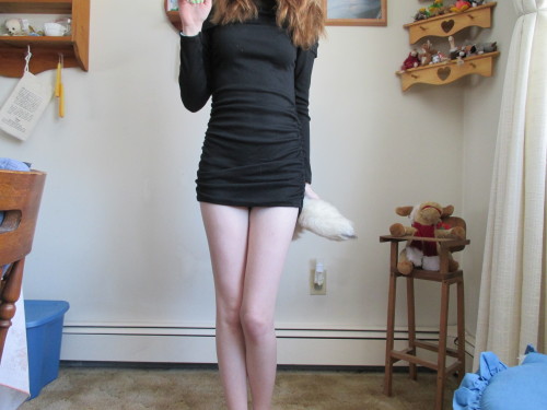 redheadedkitten:  I’m all legs. Buy me pretty things? 