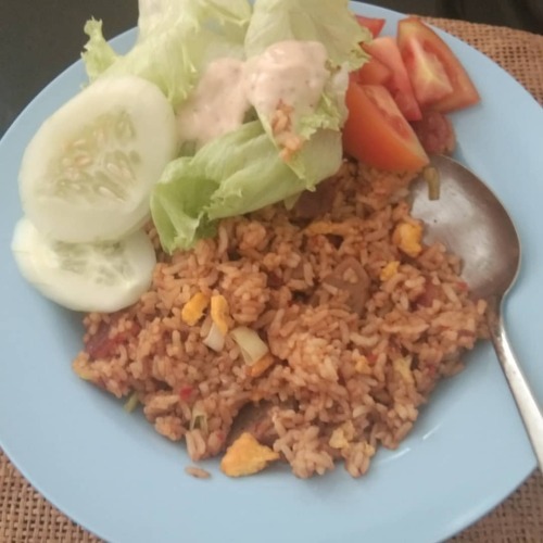 Nasi Goreng and a fresh salad for lunch. #nasigoreng #fresh #salad #tomatoes #lettuce #cucumber #opp