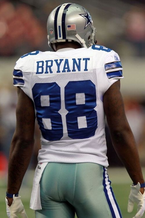 downtofuck513: lamarworld1:(PART 1) Dez Bryant booty &amp; bulge Dez Need me one legit, like thi