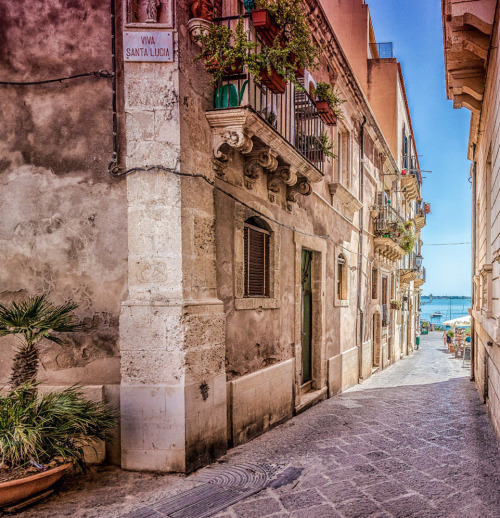 mostlyitaly:Streets of Siracusa (Sicily, Italy) byMario Calma 