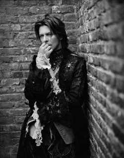 mousy-haired:  David Bowie in New York City, 1999, by Mark Seliger 