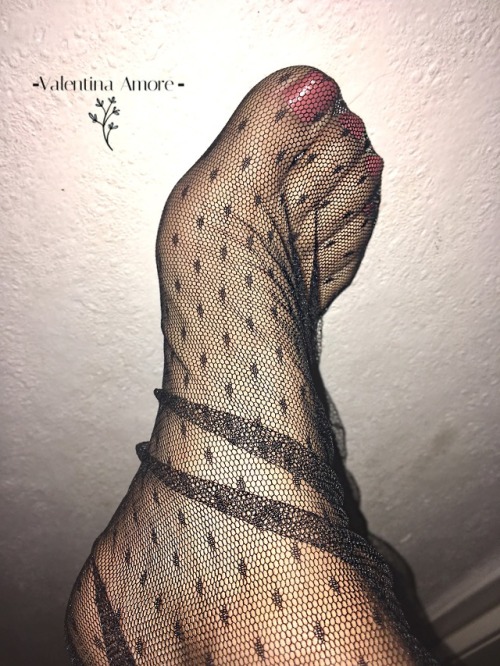 petite-feet-nena: Can’t seem to find my fishnets, hope this will do for now. Follow me for new