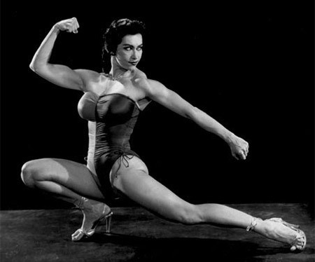 fauxlacine:  vintagegeekculture:  Kellie Everts, female bodybuilder from the 1960s-1970s.   Gosh she is absolutely stunning   amazon~ <3 <3 <3