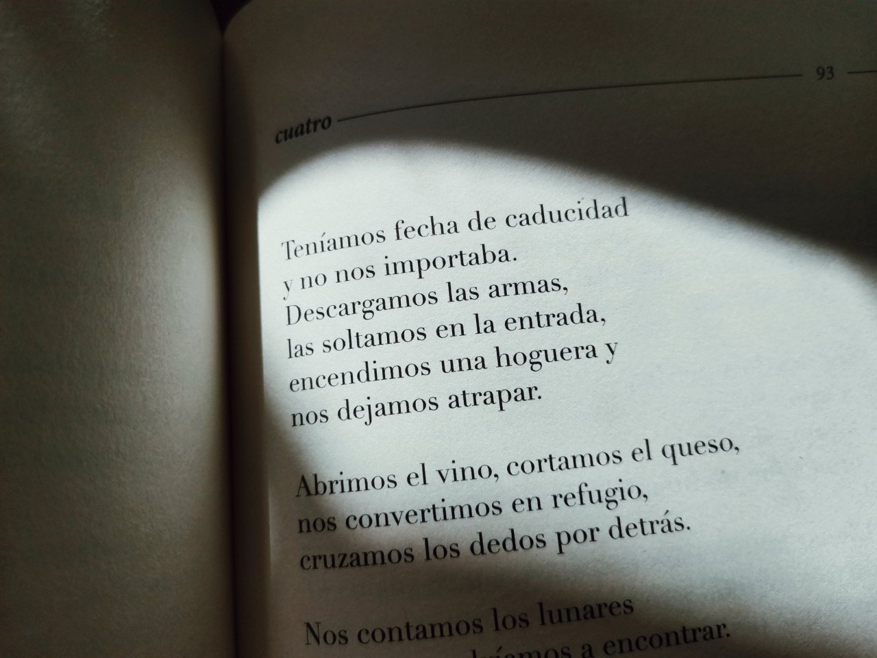 de poesía y poetas — Patricia Benito. Tu lado del sofá