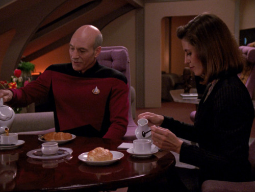 chaoticarbitervoid: Picard has no fewer than 4 tea sets!  This is a true connoisseur!