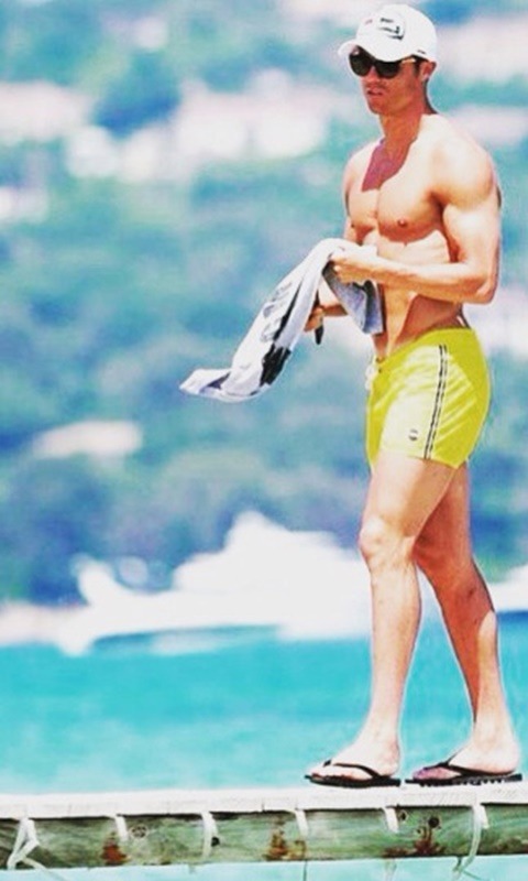 hotfamous-men:  Cristiano Ronaldo