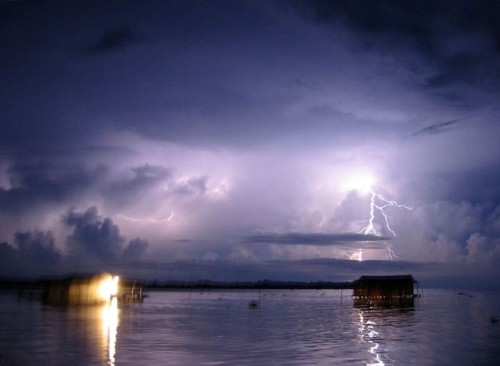 sixpenceee:Pictures of Catatumbo Lightning“Catatumbo lightning” refers to continuous (high frequency