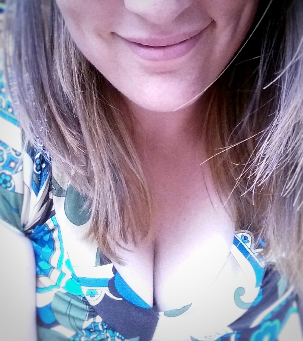 tallncurvy29:  curiouswinekitten2: Happy Cleavage Sunday, sweet lady!  https://tallncurvy29.tumblr.com