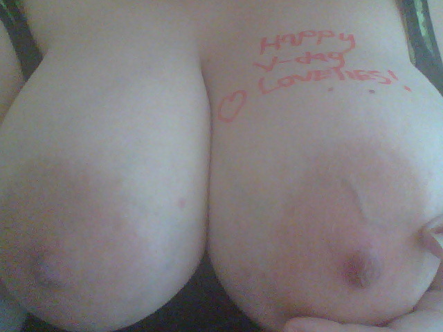 notsopriestly:  Happy Valentines day to all 2100  of my valentines!  &ldquo;Happy