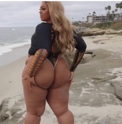 nuthinbutthickkkkk:  Just look at that gorgeous thickness.  Damn all that cheese on that ass got me sprung 