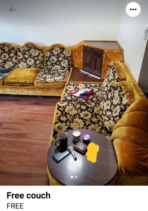 shiftythrifting:sailor-arashi:shiftythrifting:This…. Couch I found on facebook marketplaceIt&