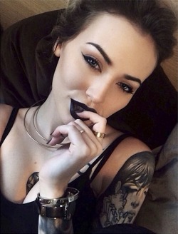 i-always-bet-on-inked-girls:  I Always Bet