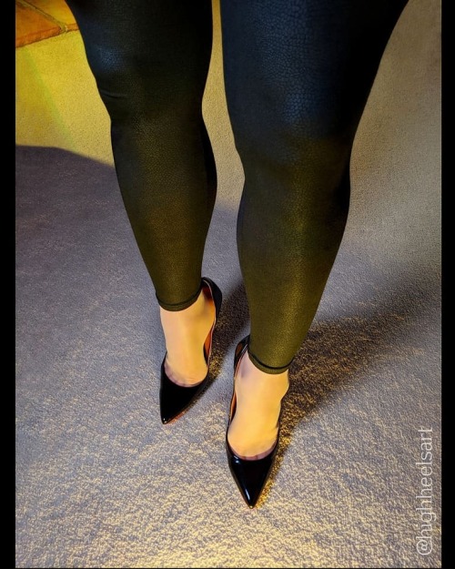 Happiness Down Below#happinessdownbelow #happiness #highheels #leatherleggings #higharches #sexypump