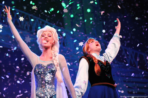 disneyismyescape: monorailsandmagic: So at the end of the Frozen Sing-Along Elsa was belting that hi