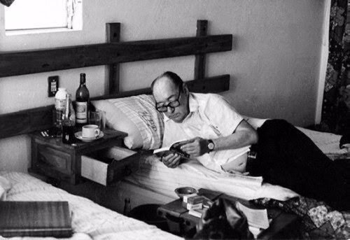 A arte de escrever na cama
1. Truman Capote; 2. Vladimir Nabokov; 3. Juan Carlos Onetti; 4. Marcel Proust; 5. Mark Twain; 6. Manuel Bandeira.