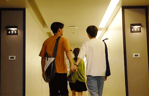 enemies-to-friends-to-lovers - Comfort Crowd