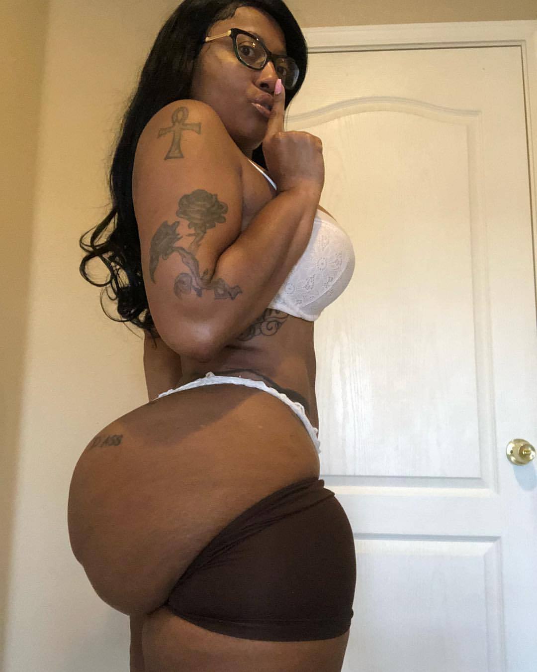thequeencherokeedass:  Sshhhh don’t tell on me 🙏🏻 zaddy will be 😠!! Chatstar.com/cherokeedass