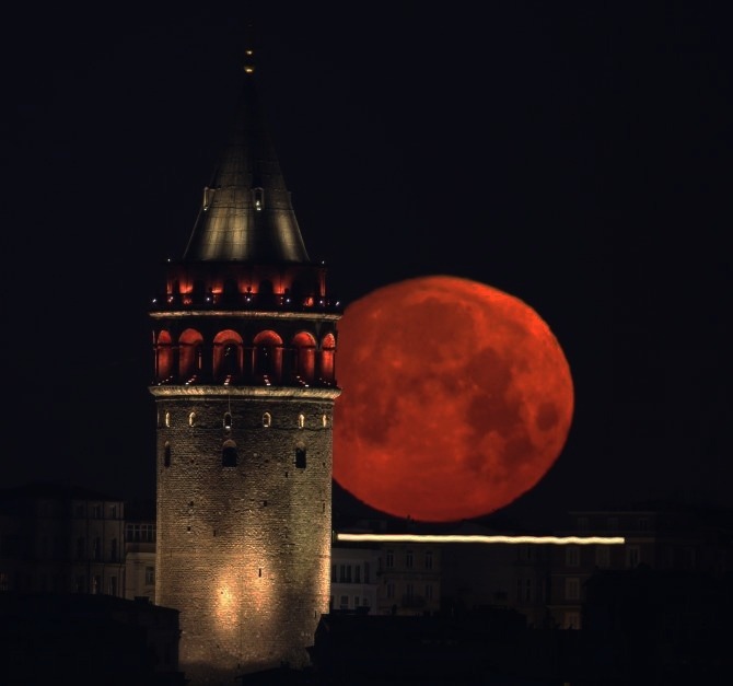 mlnho: the red moon rising over istanbul.