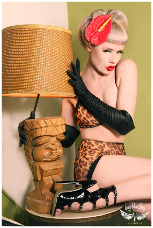 pelennanor:Miss Mosh in “Tiki Time“ by Viva Van Story