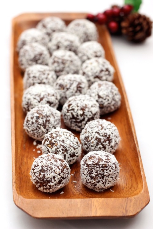 Raw Vegan Gingerbread Cookie Balls(Click image for recipe)