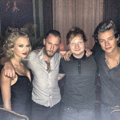 cirquedusogay:  direct-news:  Harry, Ed Sheeran and Taylor Swift last night  Ed Sheeran is looking a