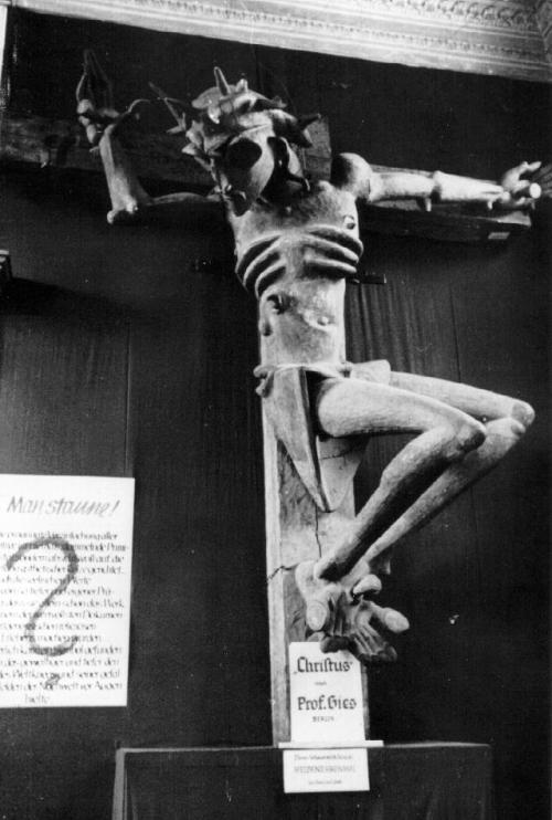 art-damaged:Ludwig Gies, “Kruzifixus (Crucified Christ)” 1921 / church parishioners