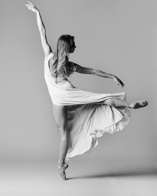 dreamdancer840: Beautiful Luisa Ieluzzi with Teatro San Carlo  Photo @federicacapodancephotography @