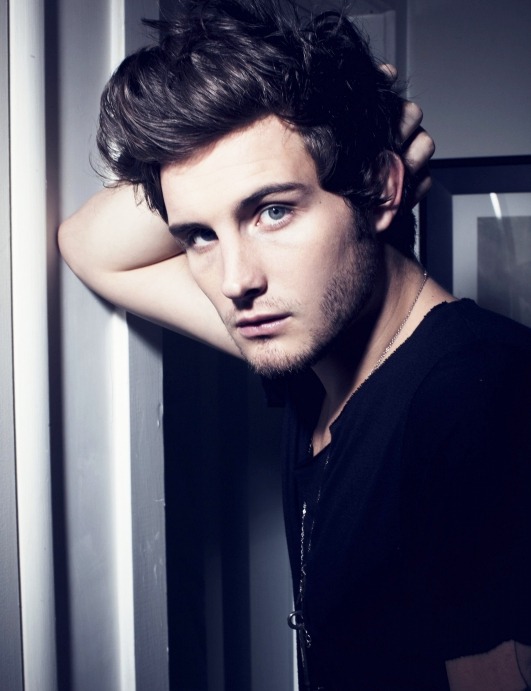 ohmylittledhampir:  Can you not..? Omg really, it’s so not fair what Nico’s doing